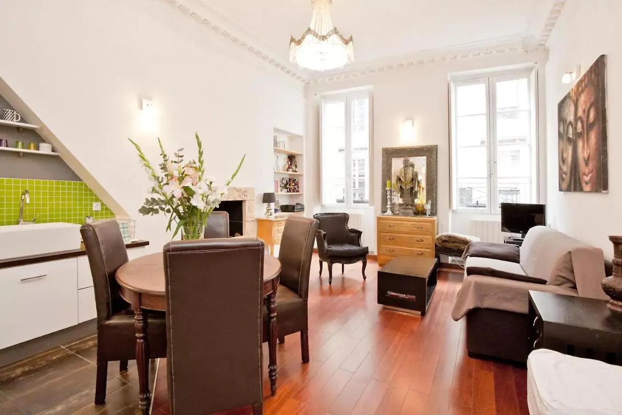 Romantic Apartment Close To Le Marais Párizs